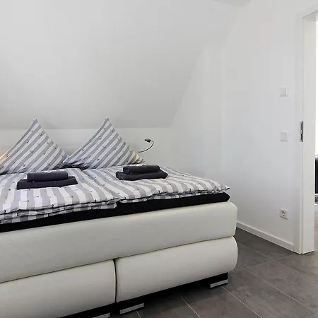 Am Yachthafen In Feriehus Peenemunde