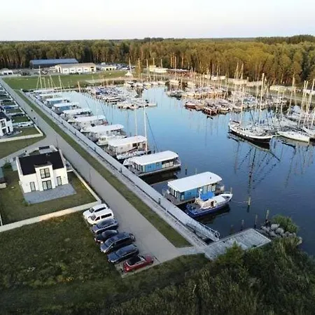 Am Yachthafen In