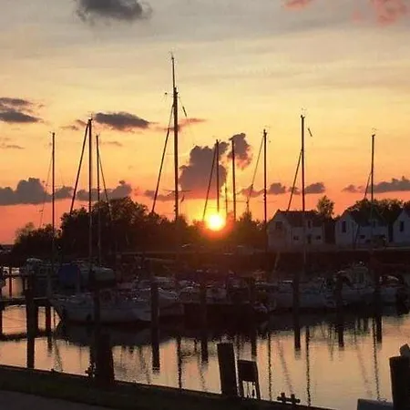 Am Yachthafen In Feriehus