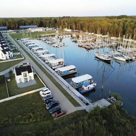 Am Yachthafen In